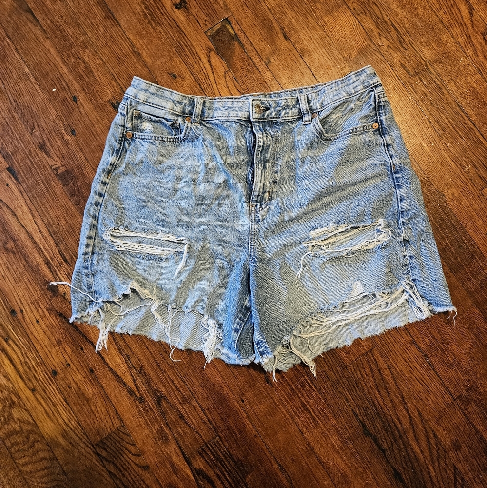 AE shorts size 14